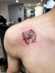 -龙之吻专业刺青·手工耳洞·纹身去色