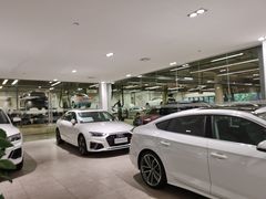 -成都华星名仕奥迪4S店(龙潭寺店)