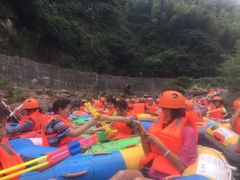 -安吉龙王山峡谷漂流