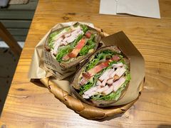 满足减脂鸡肉蔬菜三明治-萤火虫咖啡(后海店)