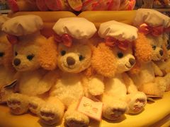 -小镇影院迪士尼小熊Duffy与他的朋友合影地