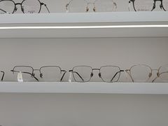 -美式眼镜·授权蔡司.依视路.尼康.豪雅.明月(南翔印象城店)