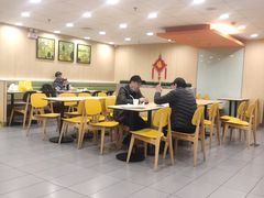 用餐区-德克士(北京站店)