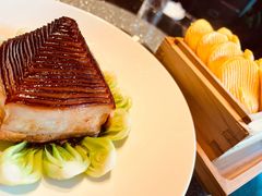 金牌扣肉配玉米饼-杭州西子湖四季酒店·金沙厅