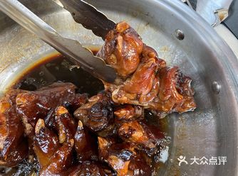 劳动路菜场真的是很宝藏的地方，下午来买点果蔬