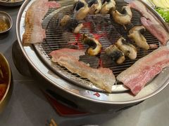 -围炉肉舍•炭烤活鳗•丹东海鲜烤肉(步行街店)