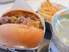 -TRIPS BURGER(大钟寺店)