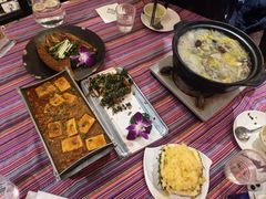 -香巴拉云南餐厅(华莱坞店)