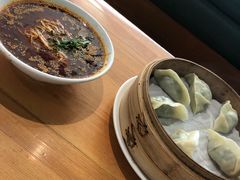-诚铭记·虾仁汤包·成都小吃(融创店)