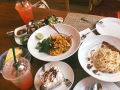 -Chom Cafe and Restaurant