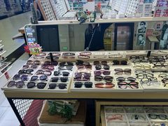 -美式眼镜·授权蔡司.依视路.尼康.豪雅.明月(人民广场店)
