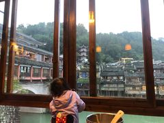 -临江餐馆二楼美食部落