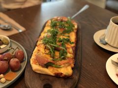 牛油果三文鱼披萨-夏朵餐厅(丁香店)