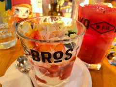 莓子和牛油果-Moka Bros 摩卡站(嘉华店)