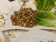 蚬肉生菜包-沙龙酒家