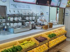 自助取餐区-费大厨辣椒炒肉(万家丽一店)