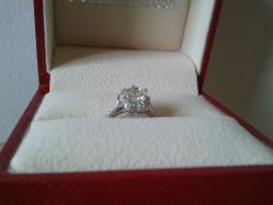 2013-09-15 13.42.59-威德钻石-克拉钻大本营(南京东路店)