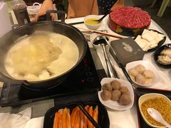 -鲜入围煮花胶鸡海鲜火锅