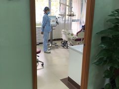 -茂菊口腔连锁(浦东南路店)