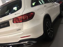 -上海星瀚奔驰4S店(红柳路店)