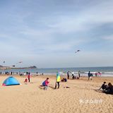 以为人不会太多，结果到海边一看
