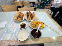 -大肚水饺锅贴·家常融合菜(新港店)