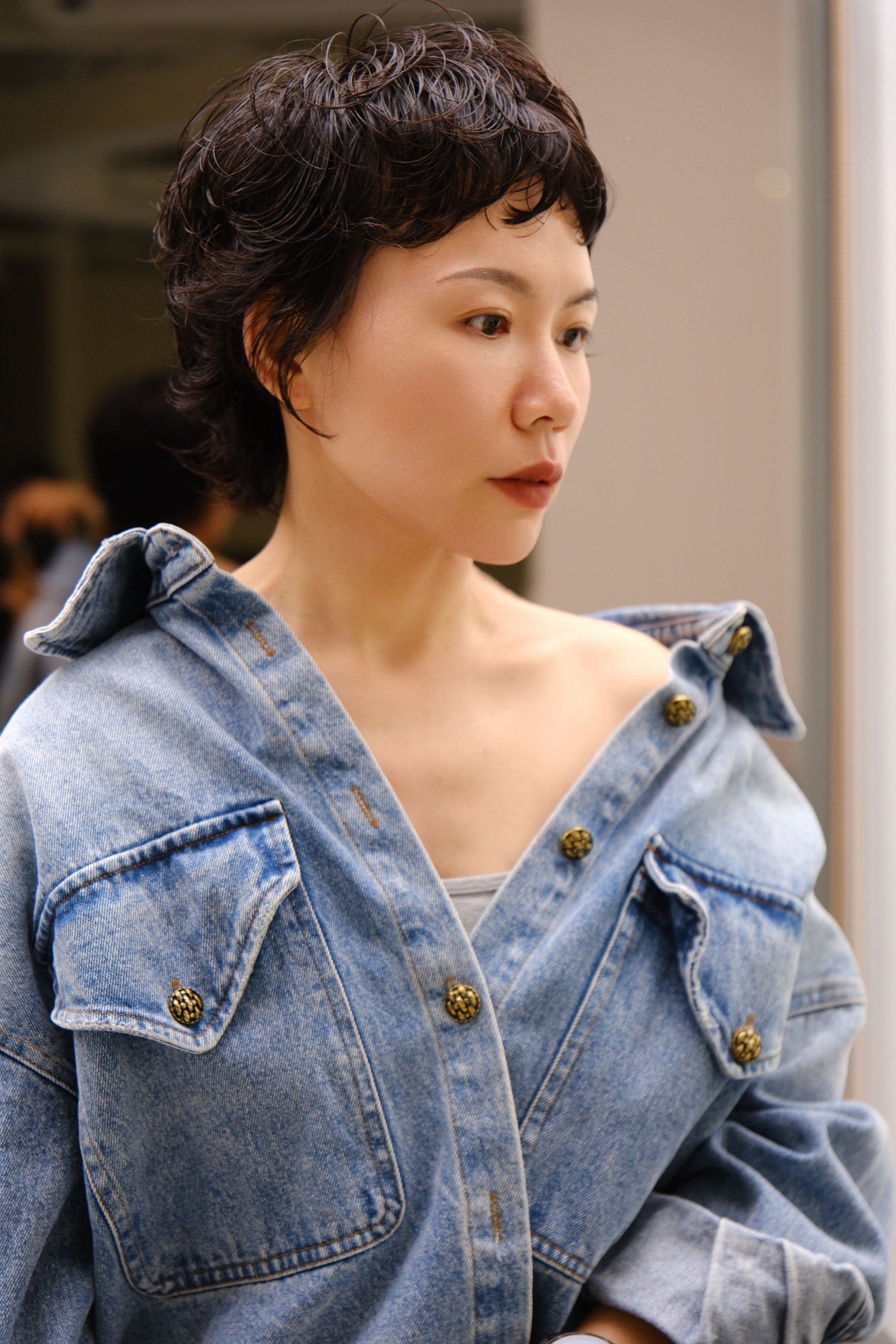 造型 \\n短发也可以做出多种风格\\n酷感 中加些柔美 更加有女人味