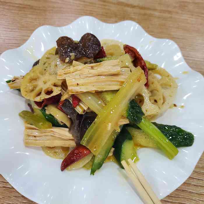 老潼关肉夹馍(东方小镇店"这家是我们加班的精选店,一开始是点水饺