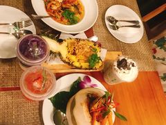 -Chom Cafe and Restaurant