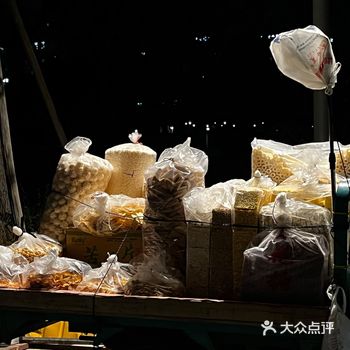 偶遇走过 被香味所吸引 不期而遇的是 流动摊的味道