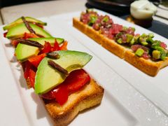 番茄牛油果鲭鱼吐司-Carmen卡门西班牙餐厅