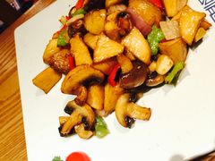 -云海肴·汽锅鸡·云南菜(天山百盛优客店)