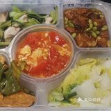 今天的午饭超级惊喜，饿饿饭饭[点赞]