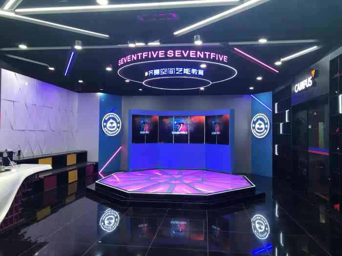 齐舞空间-"孩子的性格比较内向,不爱出去跟别人交流,.