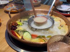 -洱火云南酸菜牛肉火锅(石景山当代商城店)