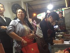 等位区-王记西鎮电烤肉(汶上路店)