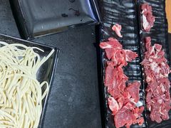 -果松木炭酸菜铜火锅·外婆参鸡汤