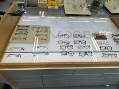 -无奔眼镜·蔡司·依视路授权店(马家堡店)