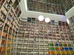 -钟书阁(松江泰晤士小镇店)