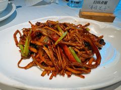 茶树菇炒猪颈肉-春暖花开(西溪店)