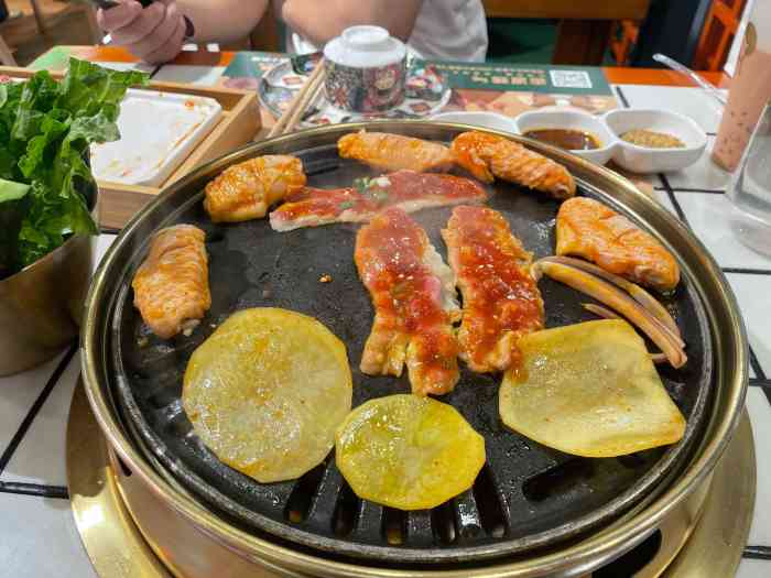 东北小胖墩·烤肉铺子(银隆百货商场店)-"[薄荷]环境: 抖音买的.