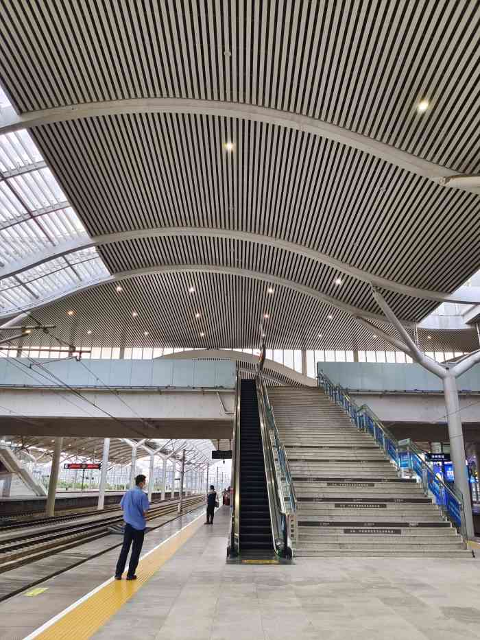 夜空下的徐州东站真心不赖,下个目的地出发