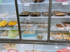 面包甜点陈列柜-正宗八宝冰饭·非遗冰饭·烧烤(奎桥店)