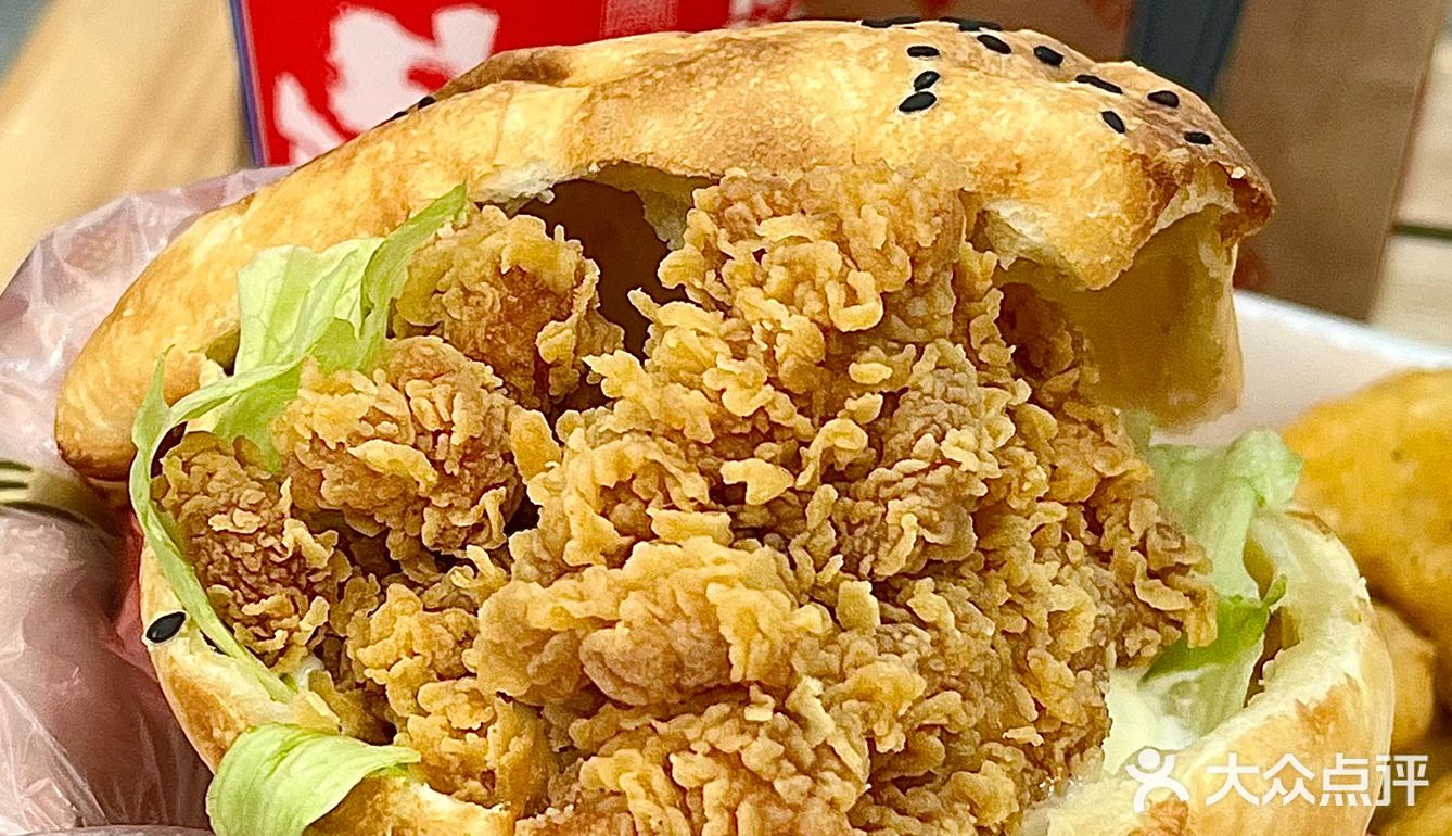 在郑州！！吃中国汉堡🍔get端午扇子…吼可爱！！