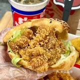 在郑州！！吃中国汉堡🍔get端午扇子…吼可爱！！