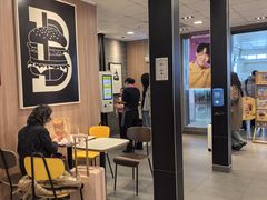 -麦当劳(上海虹桥站30B检票口楼上)