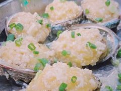 蒜蓉粉丝蒸鲜鲍-飞尝蚝·顺德菜·鱼生(顺德总店)