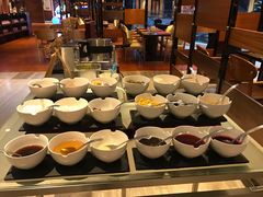 自助调料区-OPEN開全日自助餐厅·牛肉火锅·海鲜(佛山希尔顿酒店)