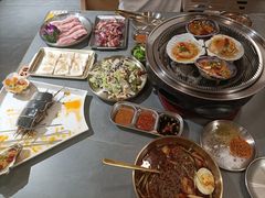 -围炉肉舍•炭烤活鳗•丹东海鲜烤肉(步行街店)