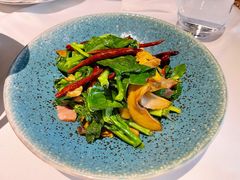 菌菇炒芥兰苗-沿途四季·云南菜(建外大街店)